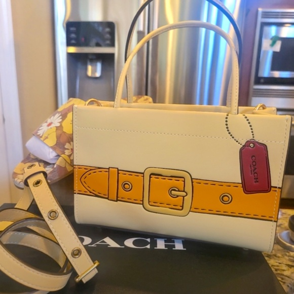 NEW COACH Cashin Carry Tote 20 Trompe L'oeil C9813 - Picture 1 of 16